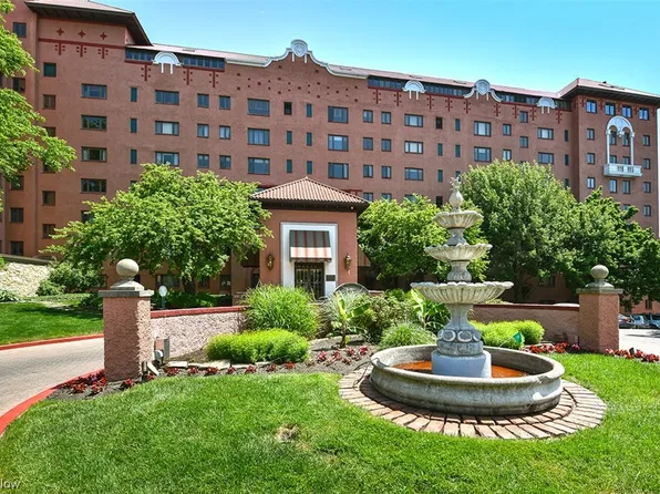 19000 Lake Rd APT 809, Rocky River, OH 44116