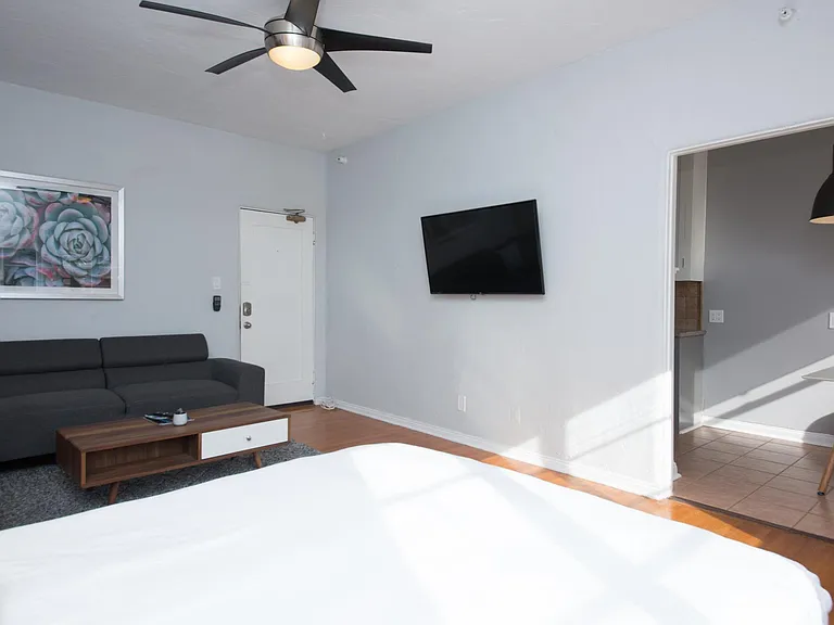 No. 12 studio suite