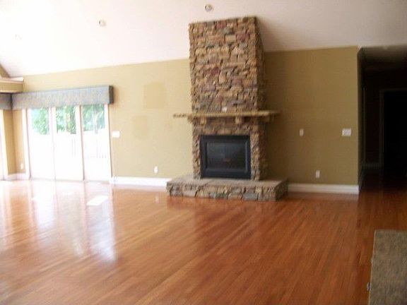 2nd image of 1044 Wellington Blvd