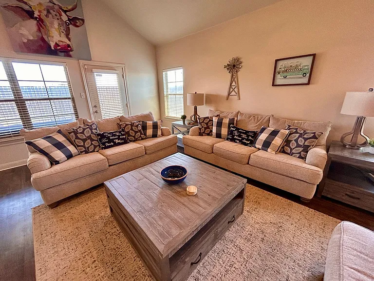 10317 Vernon Dr — Photo 4