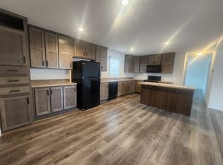 8290 W Decoy Dr, Fenton, MI 48430