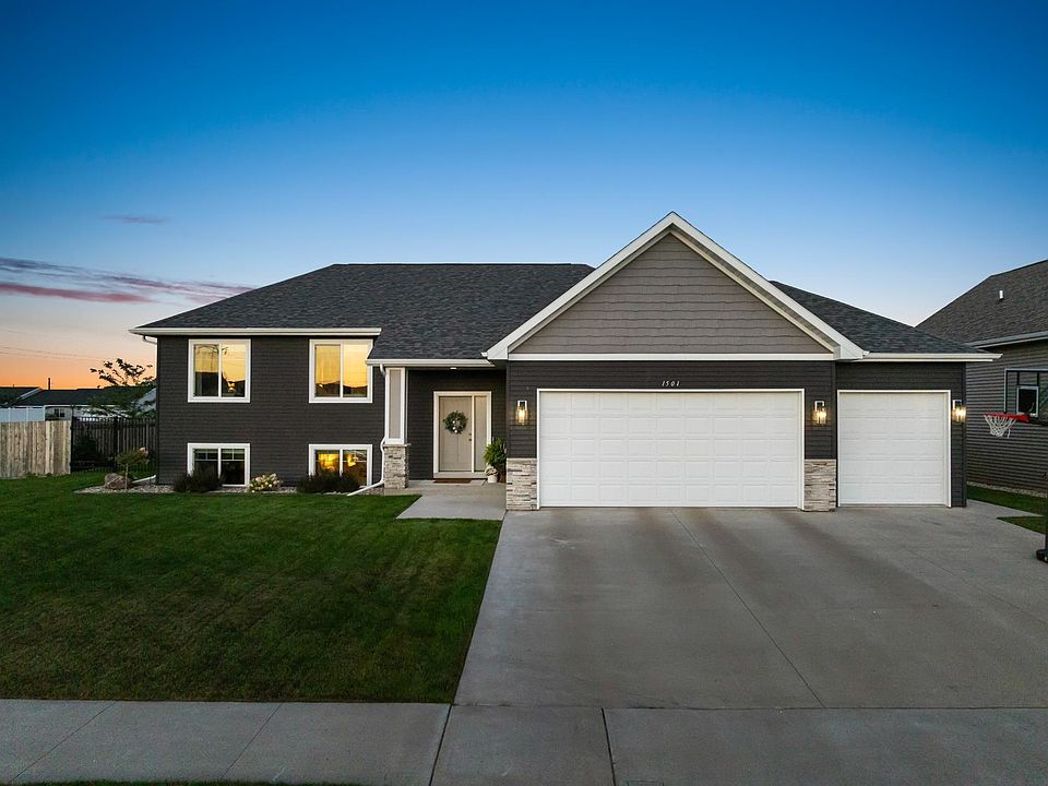 1st image of 1501 Valley Bluffs Dr SE