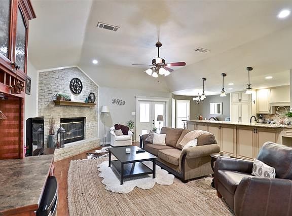 5th image of 2425 Crestline Dr