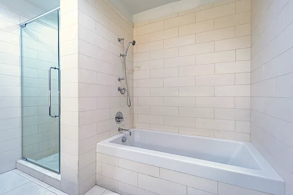 Rented by New York Casas Ltd. | media 13