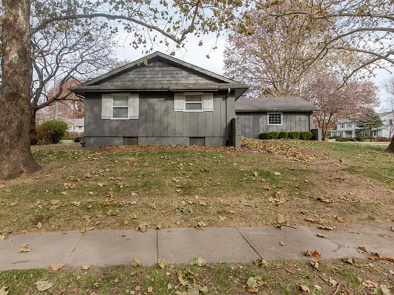 8614 Woodson Dr — Photo 20