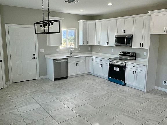 3rd image of 427 Cancun Ct