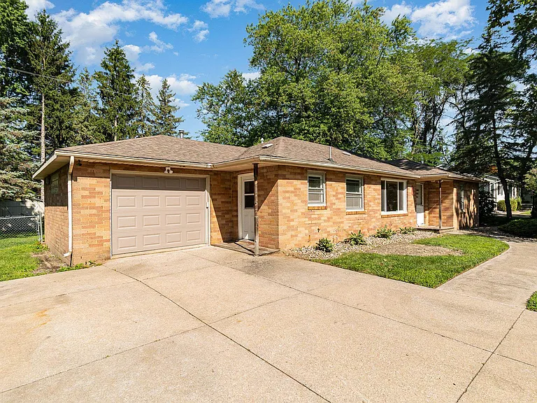 601 Gerald Ct — Photo 3
