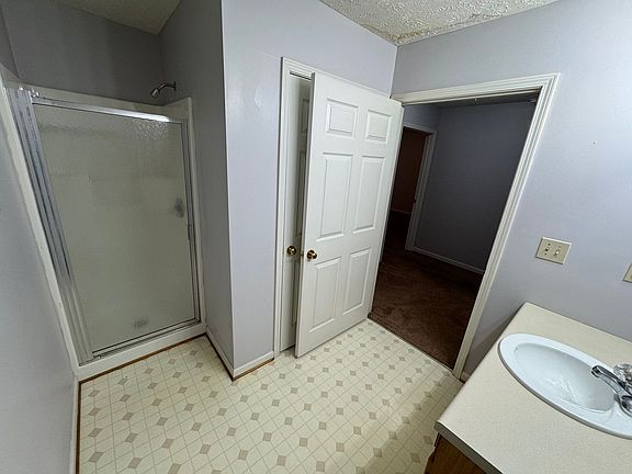 5th image of 416 Leighton Ave