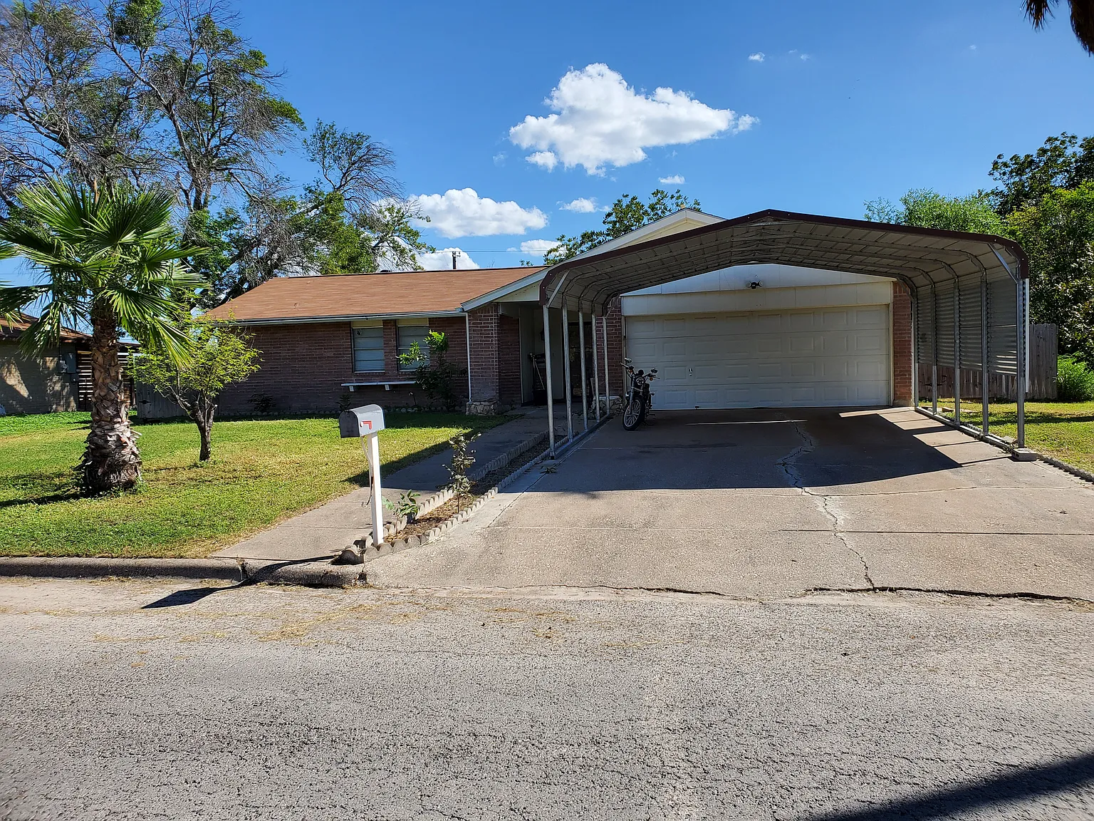 3 bed, 1289 sqft, $1,600 — Photo 1