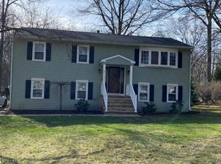 18 Fawnridge Dr, Long Valley, NJ 07853