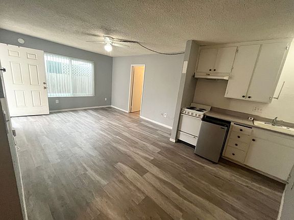 3rd image of 825 Niantic Ct #1