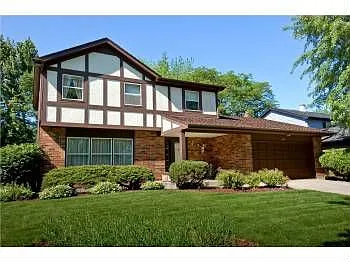 559 Queenswood Ln photo 1