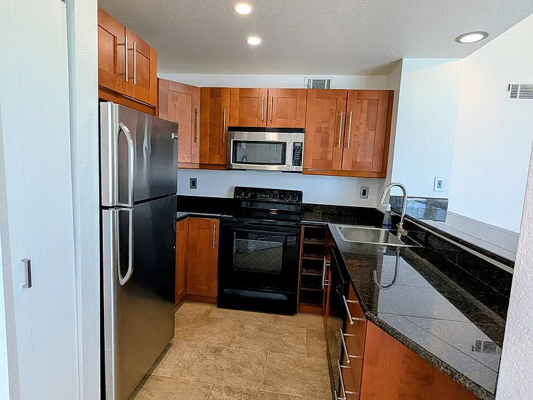 6001 S Yosemite St #B204 — Photo 1