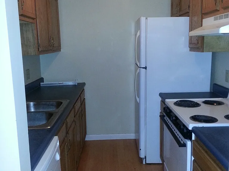 80 E State St — Photo 25