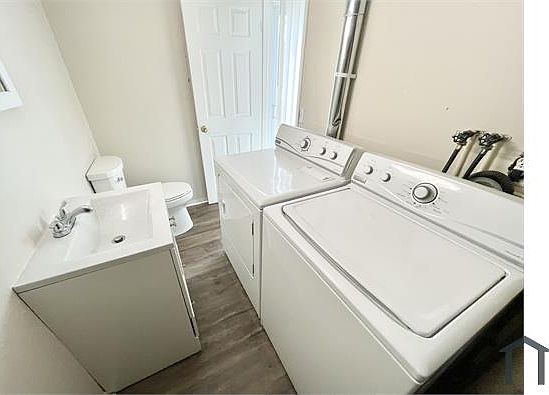 4th image of 681 S Shore Ct