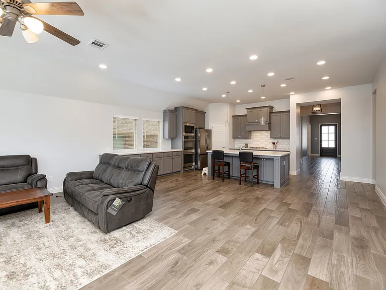 2421 Stella Ln — Photo 12