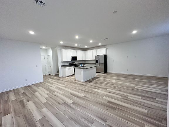 4th image of 329 Laurel Peak Dr
