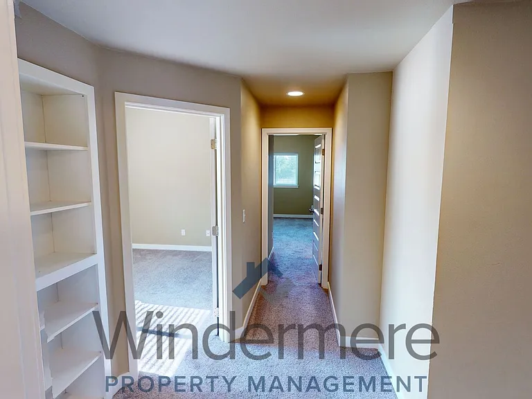 808 NE Bunky Ln — Photo 17