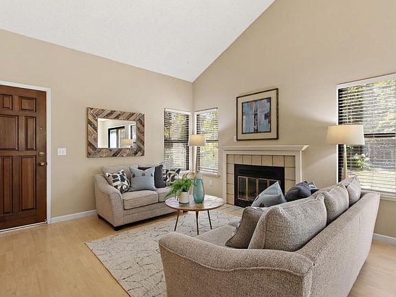 5th image of 10 Tidewater Ct