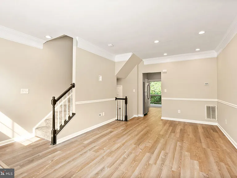 10032 Moxleys Ford Ln — Photo 7