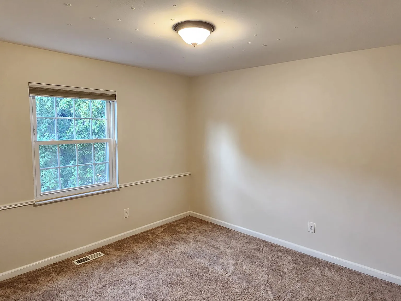 3 bed, 2.5 bath, 1746 sqft, $2,400 — Photo 3