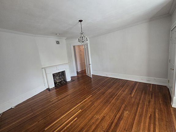 5th image of 318 W Clinton St APT 2