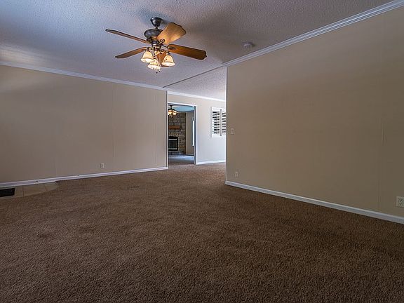 5th image of 77 Saddlewood Dr