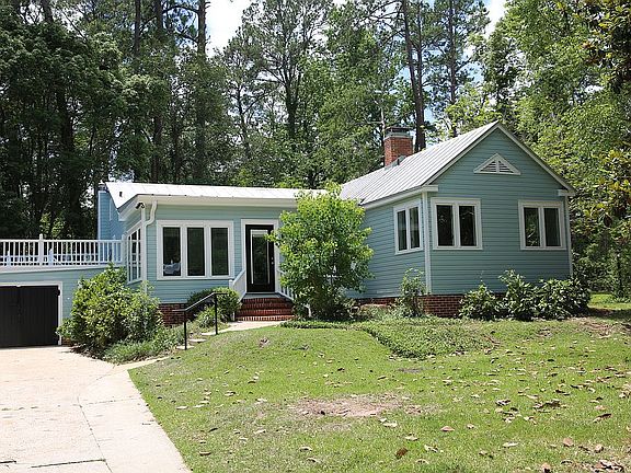 Side w/drive/garage