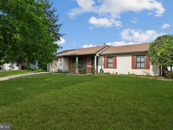 24 Avella Ln, Sicklerville, NJ 08081