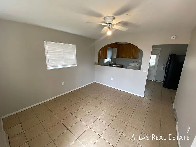 881 E Egbert St — Photo 2