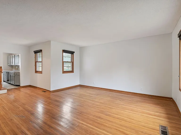2745 Webster Ave S — Photo 6