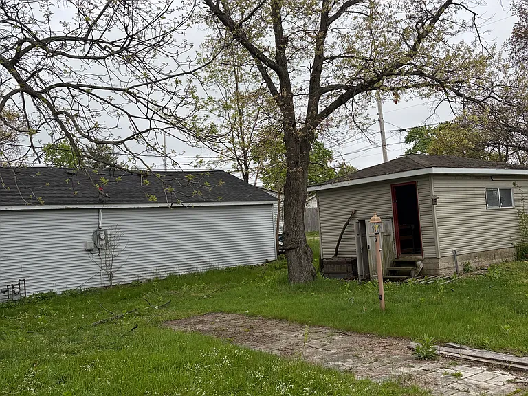 223 Van Buren Ave — Photo 13