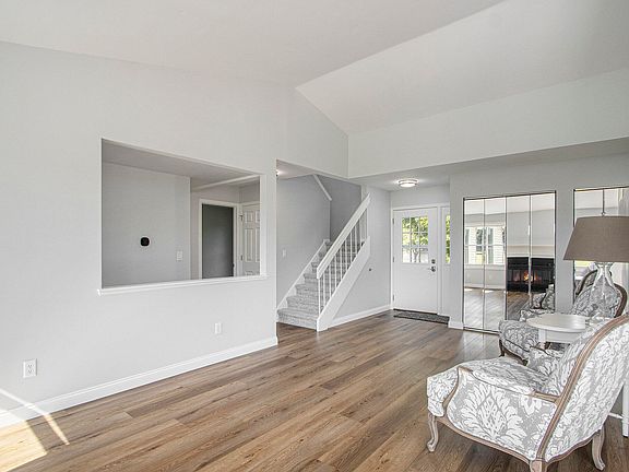 4th image of 3660 Woodbridge Ln