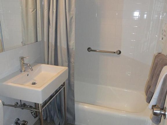 5th image of 140 7th Ave APT 7C