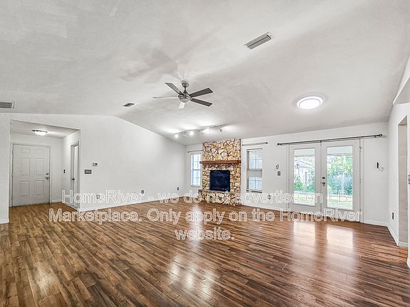 4th image of 4325 NE 3rd Ct
