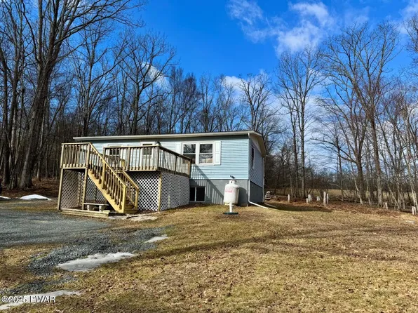 133 Muldovan Dr, Hawley, PA 18428