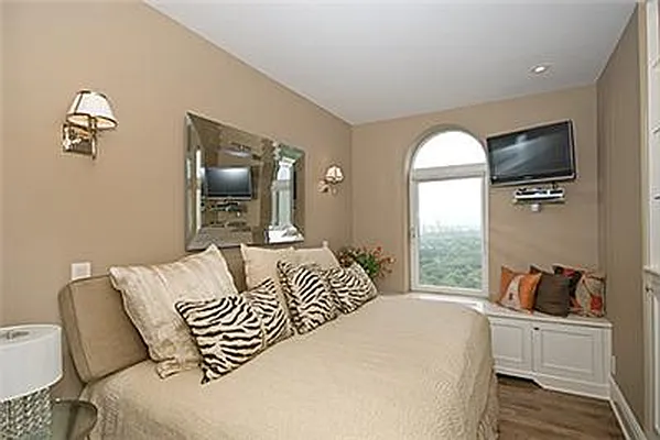 Sold by Trump International Realty | media 31