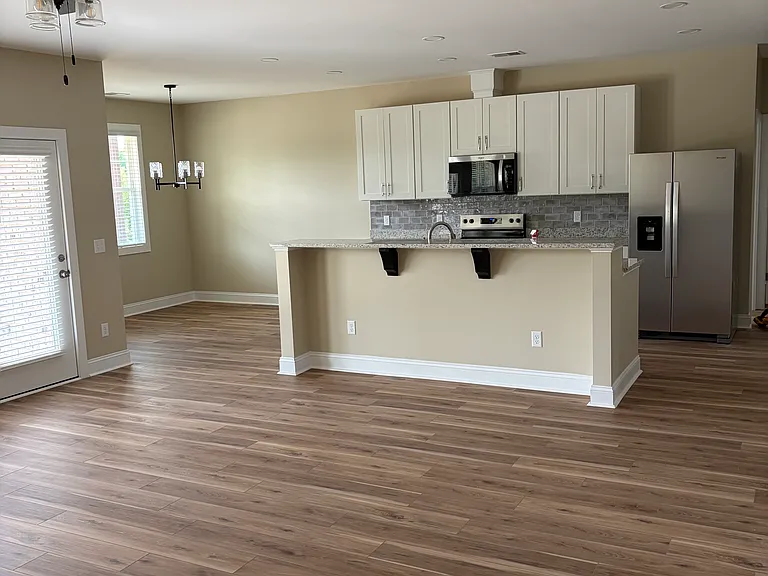 1801 Wildwood Ln — Photo 4