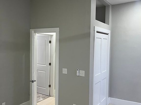4th image of 114 E Franklin St #2