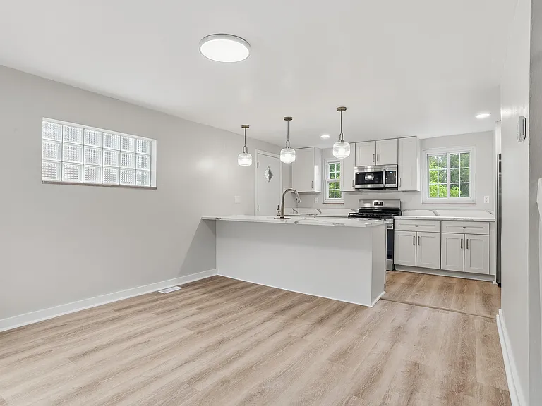951 Rita Dr — Photo 6