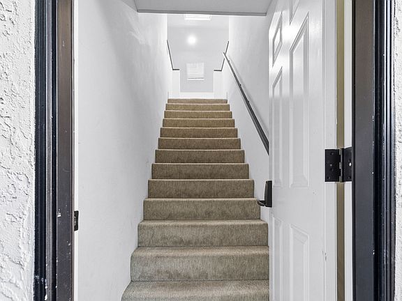 Enjoy a private entrance with its own door, offering complete privacy and secure, independent access to the upstairs studio. Perfect for a little quiet time, focused work, or a peaceful retreat.