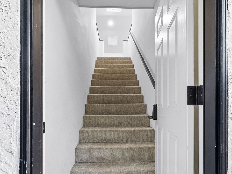 Enjoy a private entrance with its own door, offering complete privacy and secure, independent access to the upstairs studio. Perfect for a little quiet time, focused work, or a peaceful retreat.