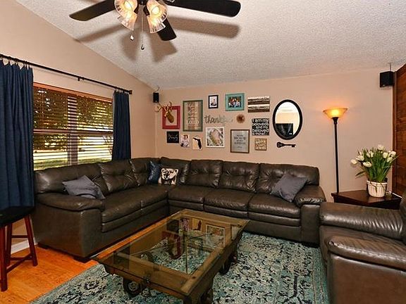 3rd image of 1093 Bacon Ave