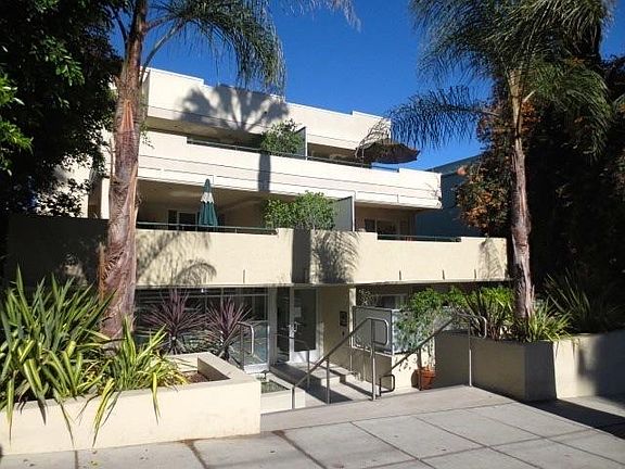 4th image of 940 Larrabee St #101