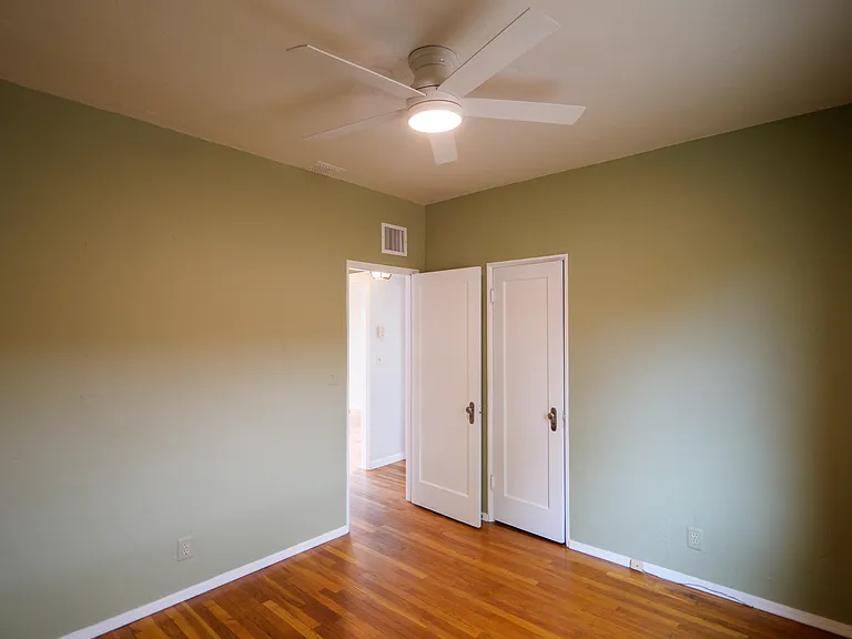 1404 E Silver St — Photo 13