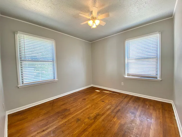 429 W Hurd St — Photo 12