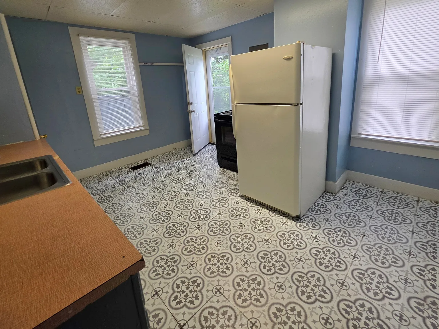 2 bed, 810 sqft, $1,000 — Photo 3