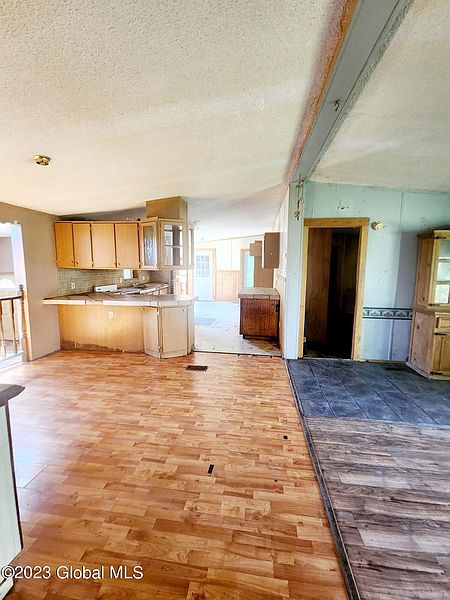 4th image of 579 Corbin Hill Road