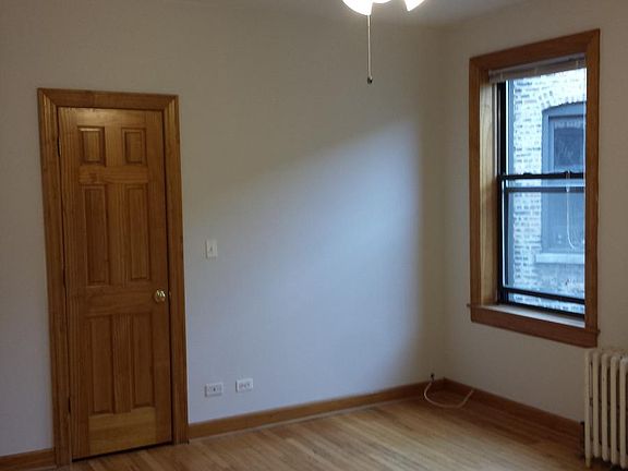 3rd image of 642 W Waveland Ave #3
