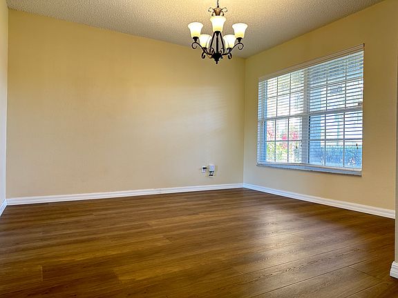 3rd image of 779 Belhaven Dr